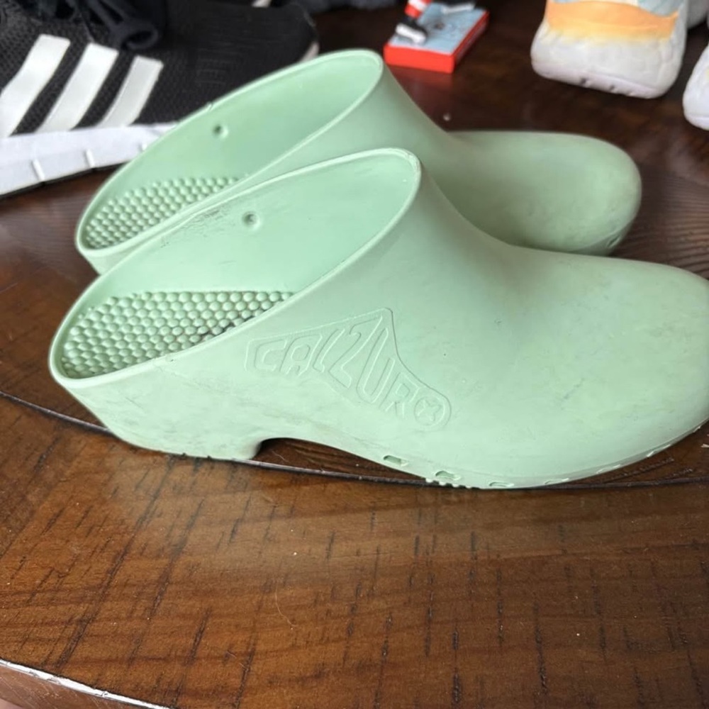 Calzuro Pistachio clogs 37-38